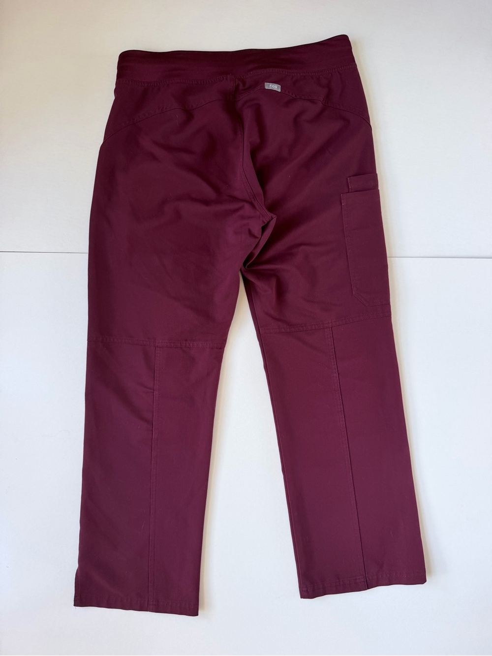 FIGS Kade Straight-Leg Cargo Scrub Pant - Medium Petite - Burgundy - Picture 3 of 9